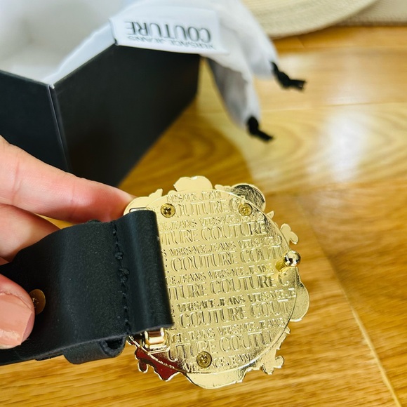 NWT Versace Belt in Black Gold Size 75-90 - Picture 15 of 16